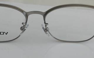 矮鼻梁戴什么眼镜好看，矮鼻梁戴什么眼镜好看？