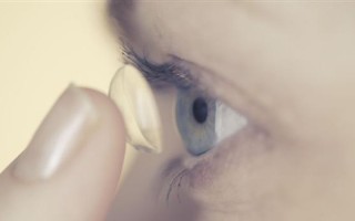 隐形眼镜自己怎么取出来，隐形眼镜取不出来怎么办