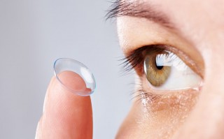 隐形眼镜护没带怎么办，隐形眼镜没戴护理液怎么办